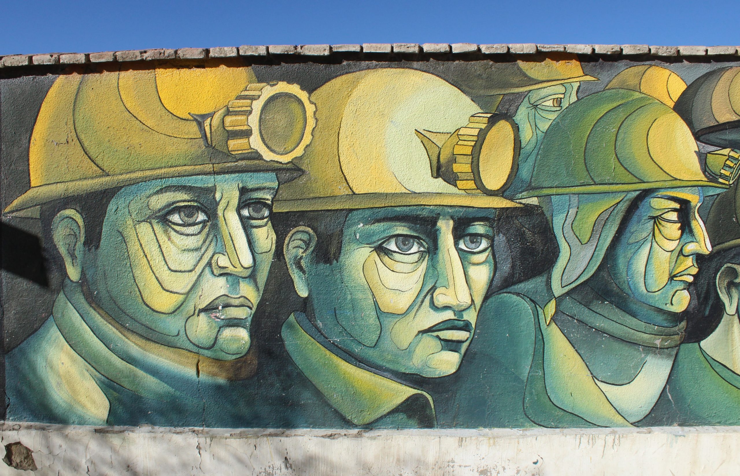 Mural painting on the walls of a former tin smelter in Oruro (Bolivia) © Silke Ronsse / CATAPA