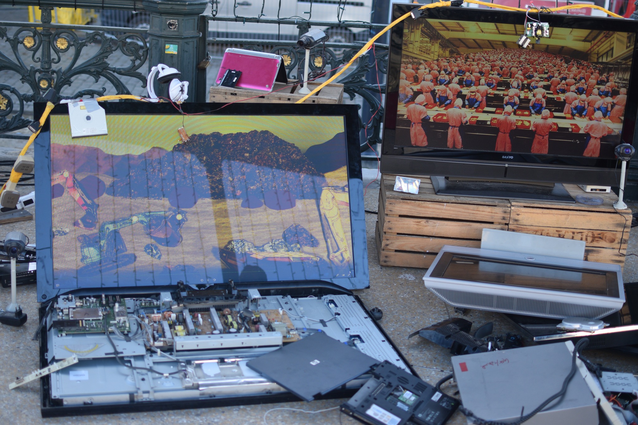 ewasteful installatie black friday 2 ewasteful installatie black friday 2